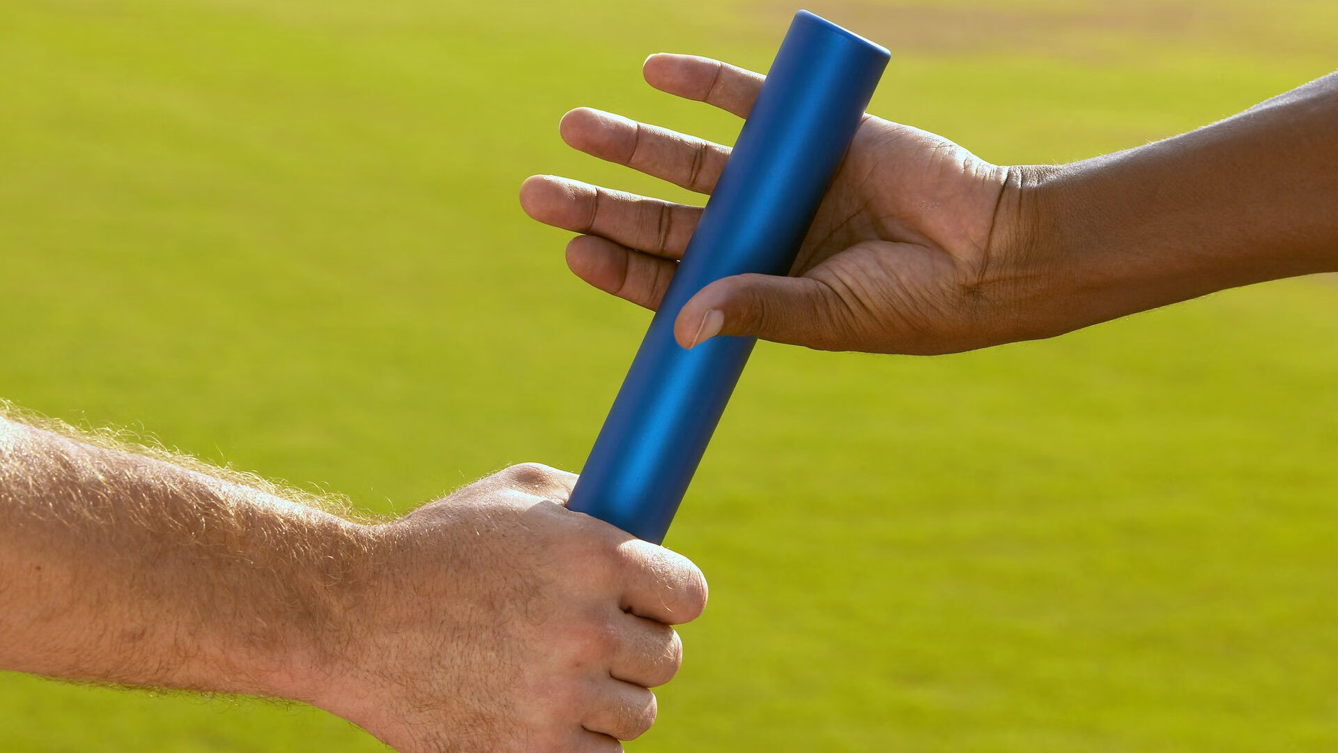 爱游戏体育在线-女篮主教练采访中强调细节决定比赛成败引发热烈讨论，女篮球队教练